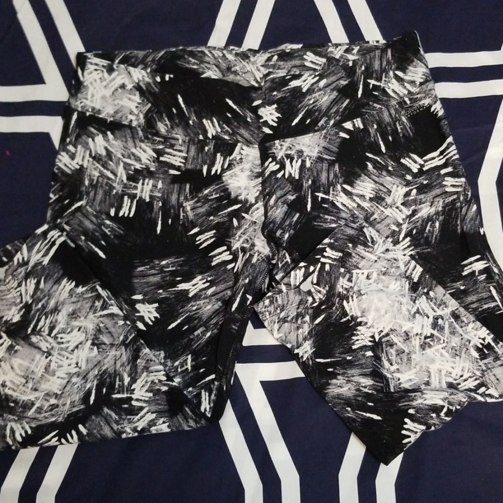 Calvin Klein Performance Quick Dry Cropped Legging View 2